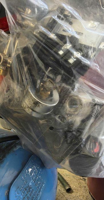 Kompresor uszkodzony do naprawy lub na części