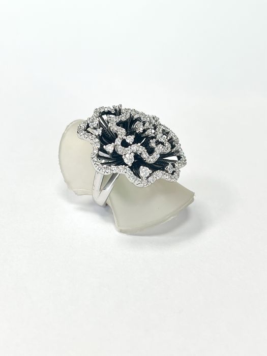 Anel de Prata com Pedras em forma de flor