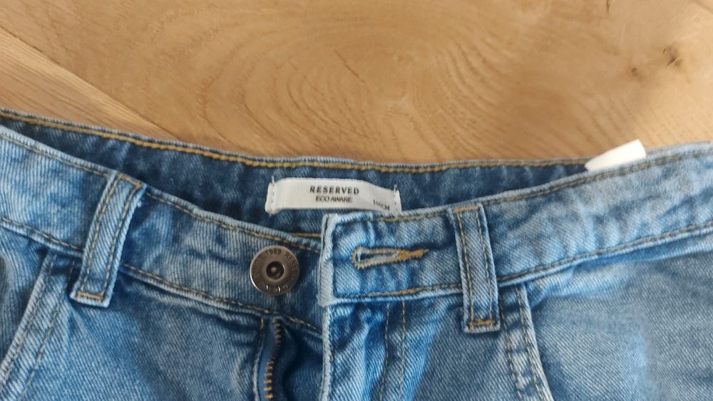 Spodnie jeans szerokie Reseved dziury 146