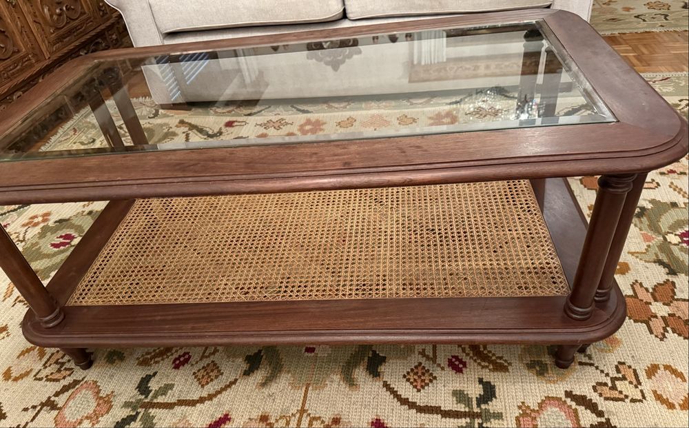 Mesa de centro com tampo de vidro