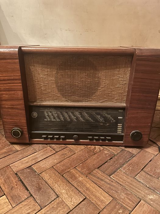 Radio antigo vintage - Grundig