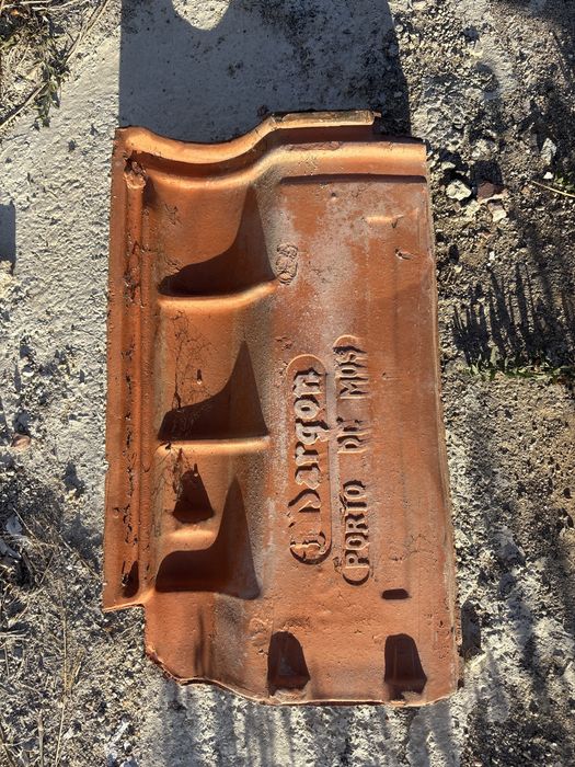 Telhas de barro Margon "Porto de Mos" canudo á esquerda