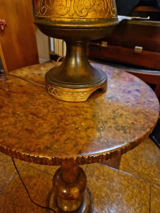 Candeeiro base metálica trabalhado