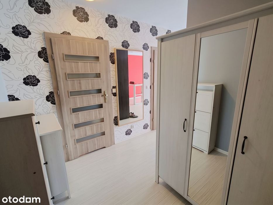 Dwa pokoje, 47 m² w centrum Siechnic – balkon i loggia plus garaż.