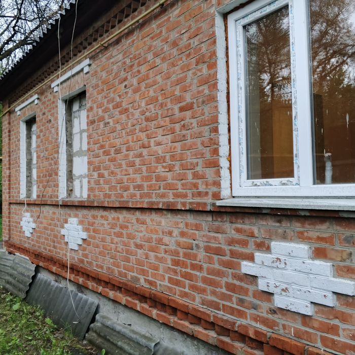 Продаю кирпичный  дом в живописном месте г.Мерефа