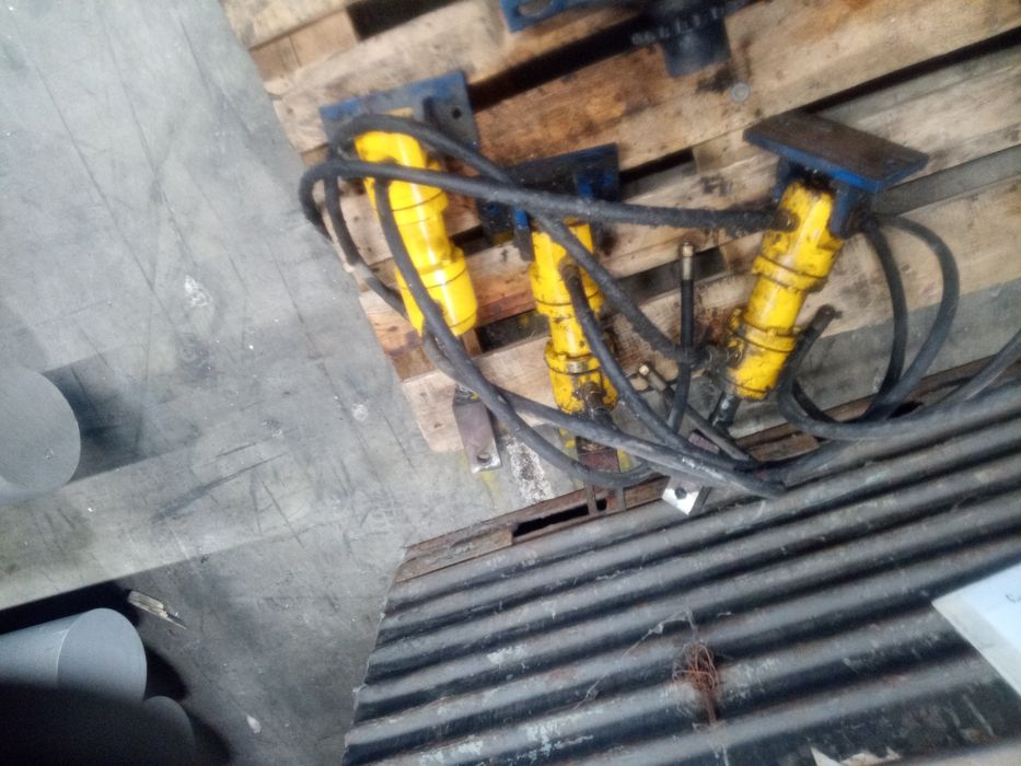 Siłowniki hydrauliczne