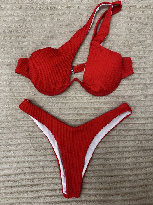 Купальник червоного кольору М