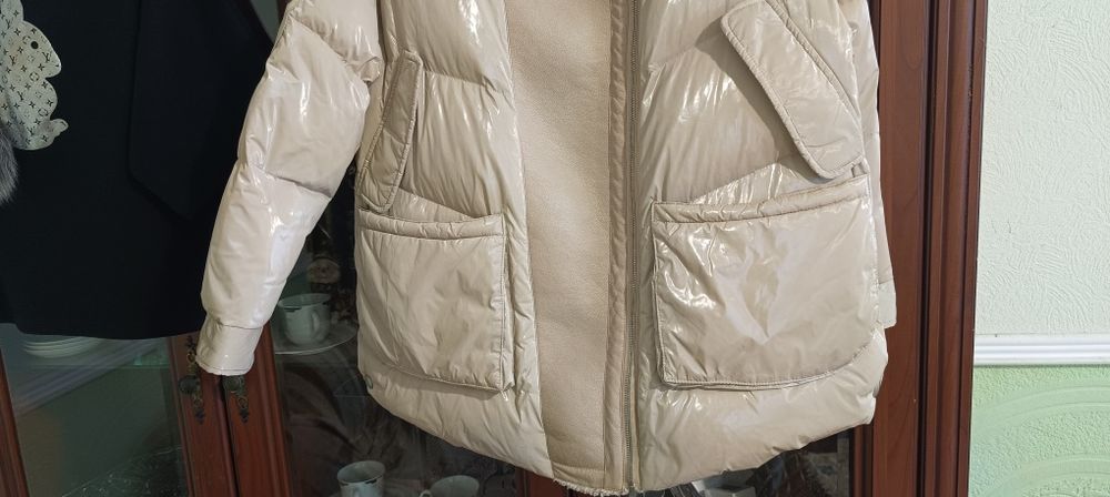 Пуховик жіночій лак