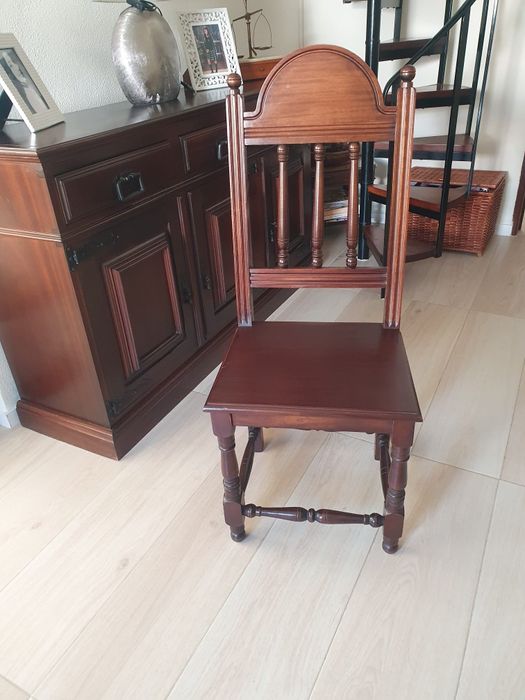 6 cadeiras em madeira