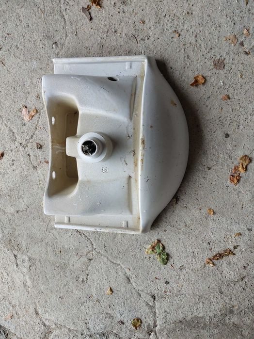 Umywalka ceramiczna biała – używana, w dobrym stanie