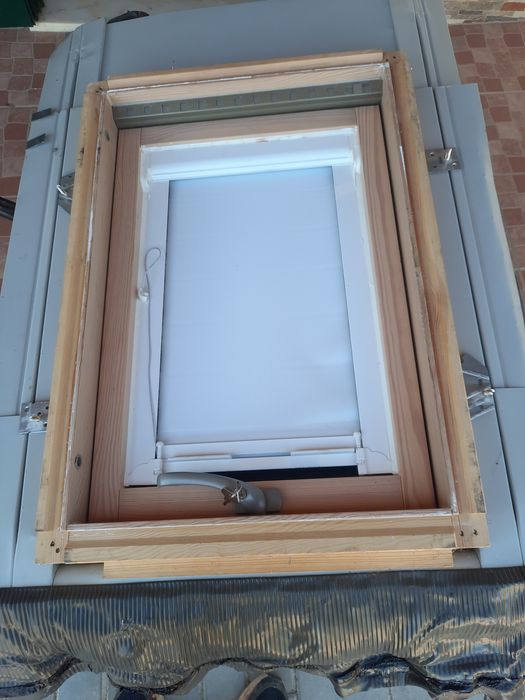 Janela de sótão da marca Okpol