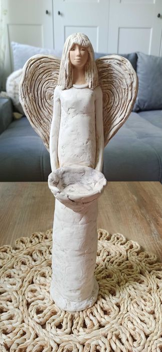 Piękny nowy duży anioł