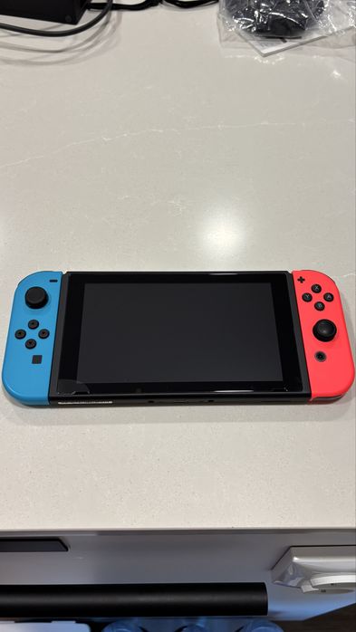Nintendo Switch OLED V2 – Excelente estado + acessórios