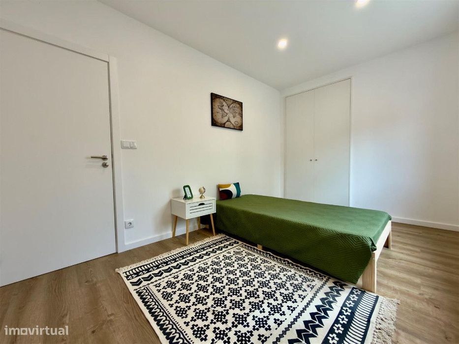 Apartamento T4 com garagem na Guarda Inglesa, Santa Clara