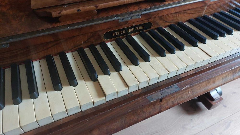 piano vertical decorativo423916883568896003