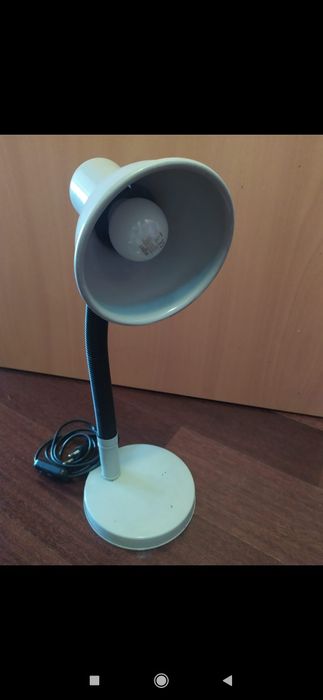 Candeeiro de secretária antigo retro
Dobrável metálico