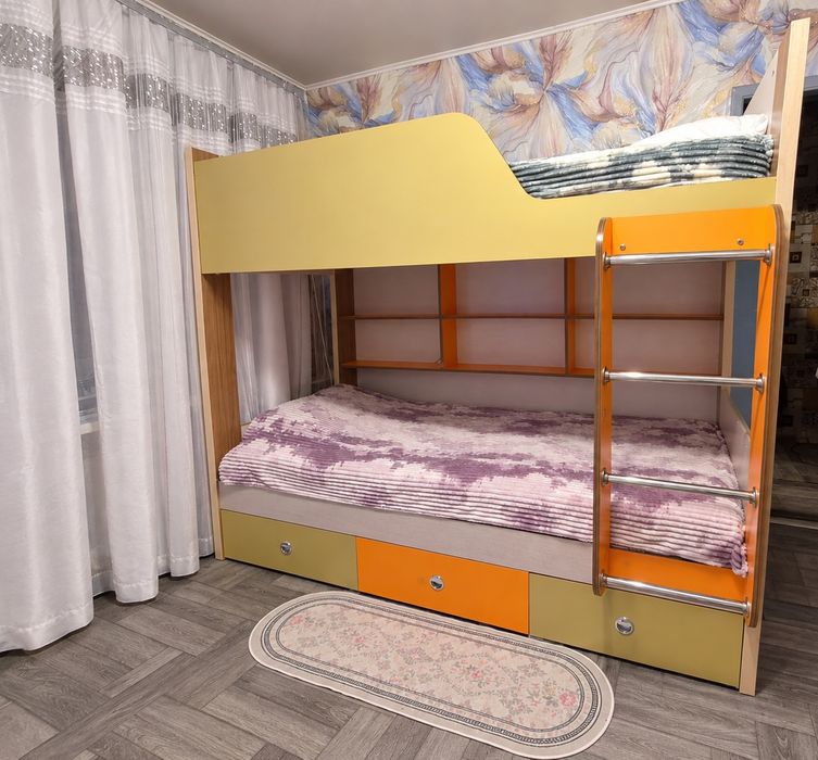 двоповерхове дитяче ліжко