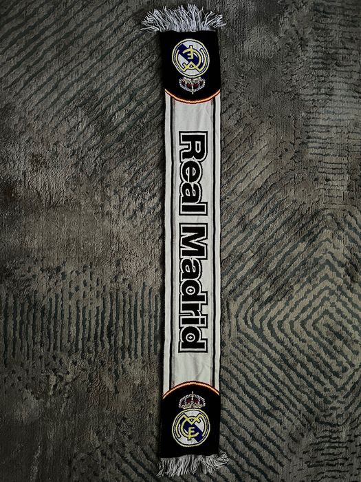 Szalik Oficjalny Real Madryt
