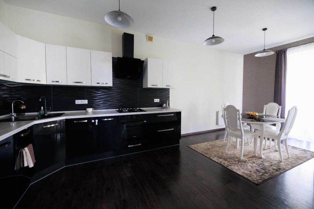 Продаж будинку в с.Хотів 250 кв.м. 10 соток.Чабани.