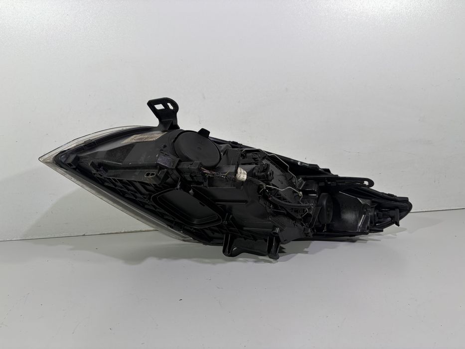 Renault megane iii 3 lampa przód przednia prawa eu