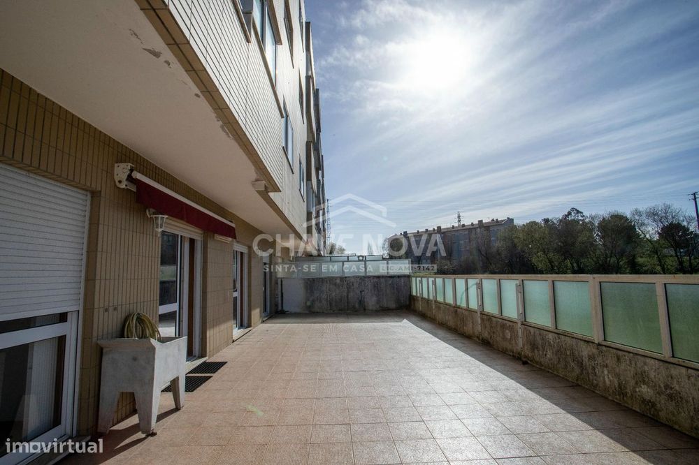 T2 com Terraço de 40m² e 2 Lugares de Garagem