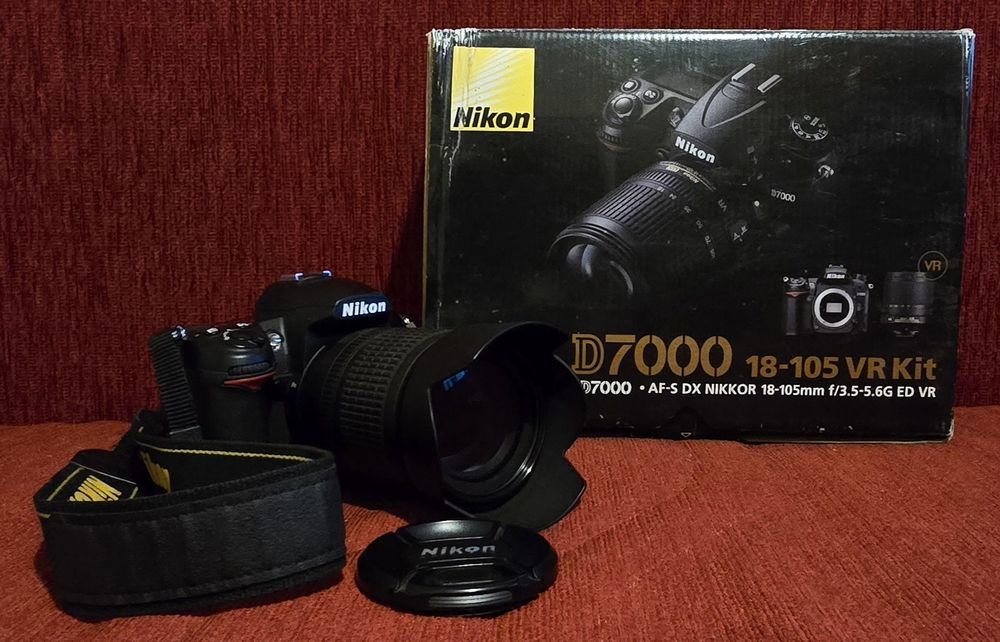 Фотоапарат Nikon D7000 з комплектом всього необхідного для фотозйомки