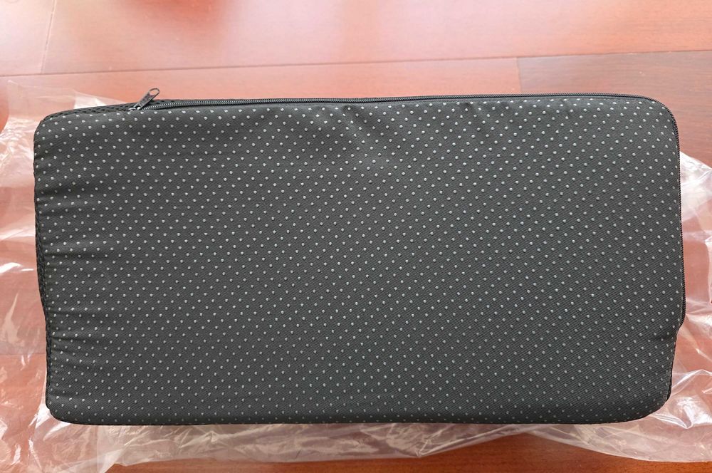 NOVO na embalagem | Apoio de pés preto almofadado