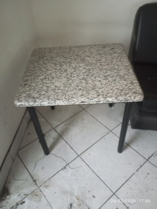 Balcão e artigos para cabeleireiro ou estética