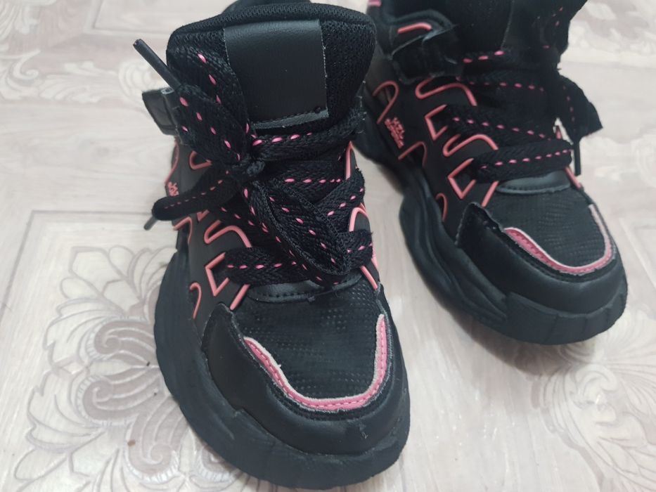 Продам кроссовки 33-34 размер