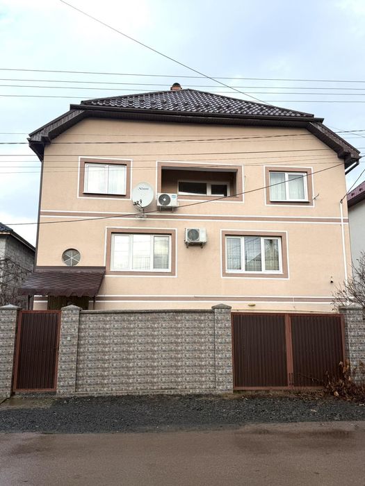 Оренда всього  будинку або половину  будинку