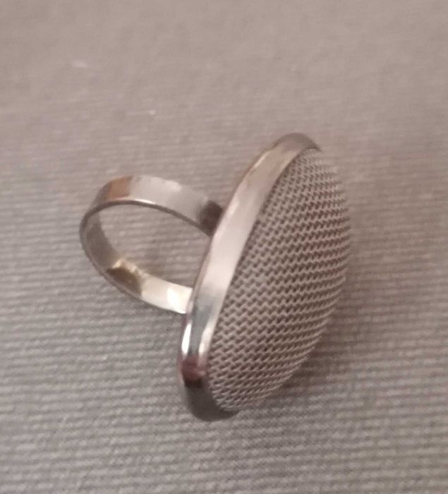 Artystyczny pierścionek z oczkiem z siatki