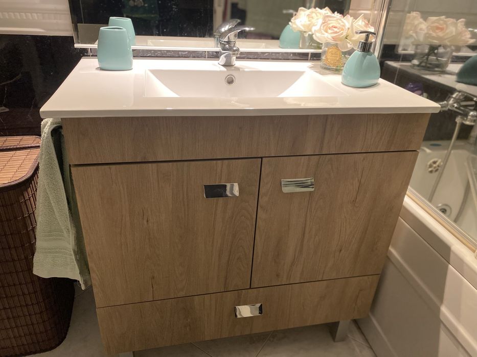 Móvel de casa de banho wc com lavatório e espelho