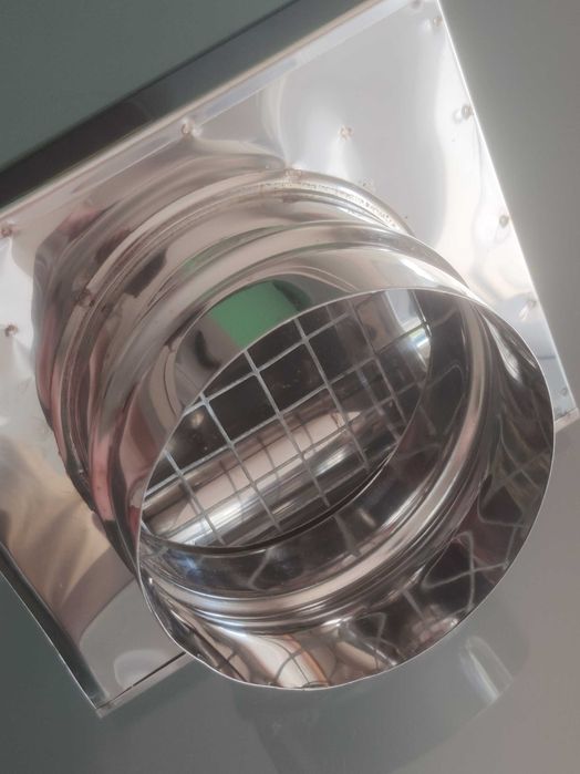 Chapéu de Parede em Aço Inox com Rede - D 125mm