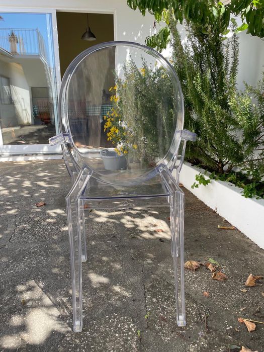 Cadeiras transparentes da Area