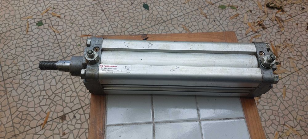 Pneumatic Jack478563425951436803