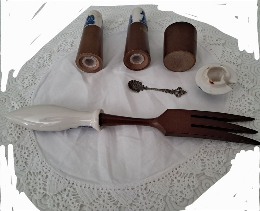 Conjunto vintage em cerâmica e madeira