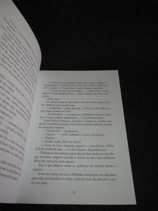 Livro Uma Mulher não chora Rita Ferro