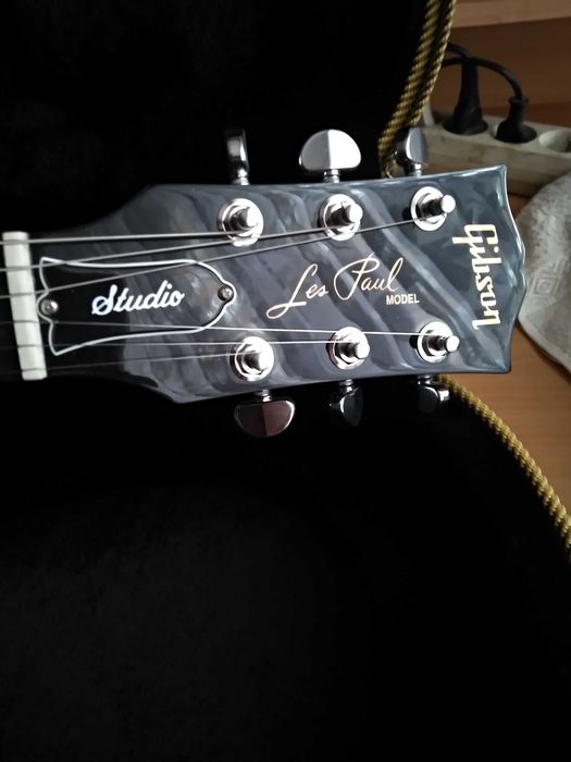 Gitara Gibson Les Paul Studio plus case