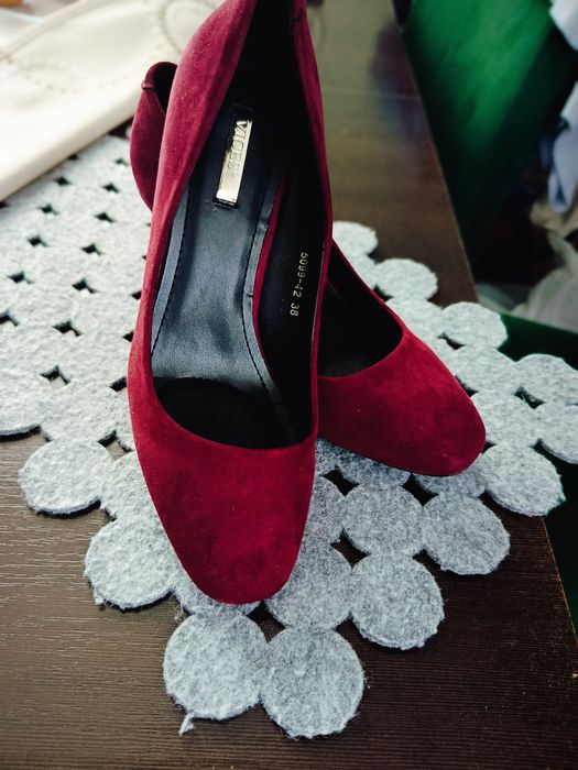 Buty damskie na słupku 38