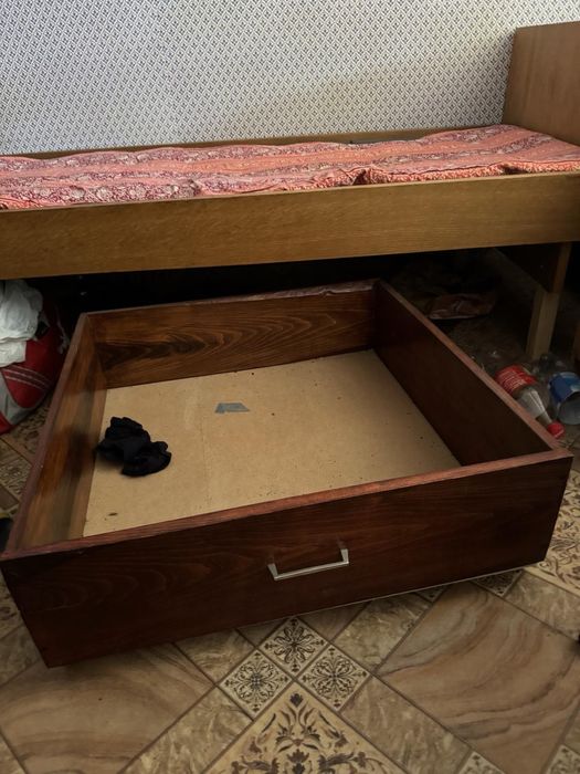 Тумба на колесах