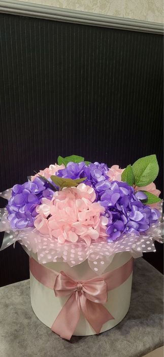 Квіти та букети з атласних стрічок ручної роботи