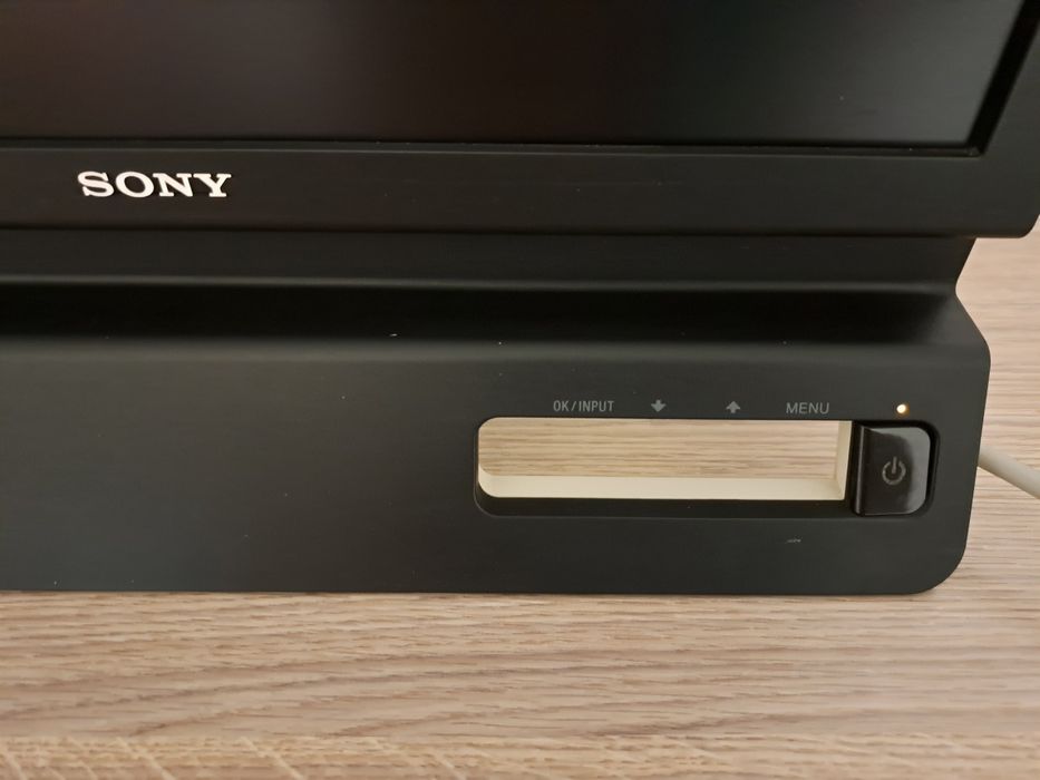 Monitor SONY LCD 19" cali – Sprawny, Retro Klimat (DVI-D)