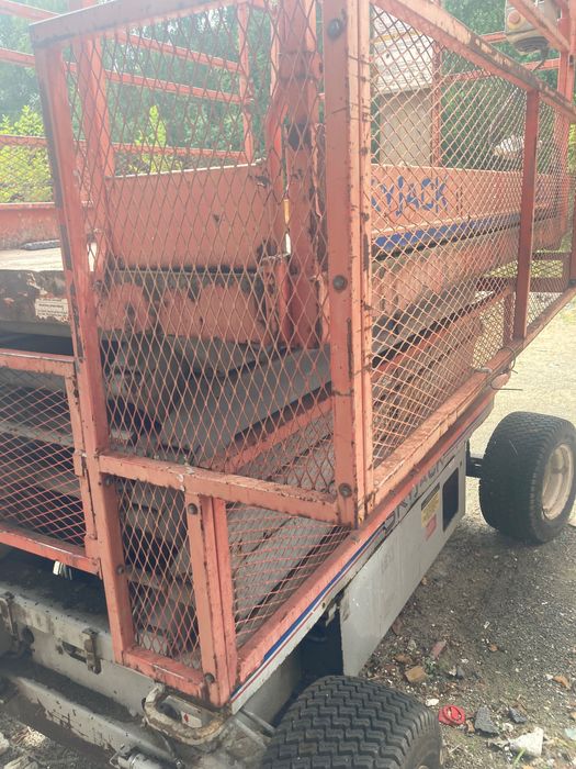 Podnośnik nożycowy SkyJack 24V nowe baterie