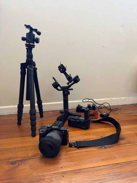 Sony Alpha 7 III Kit Completo + Acessórios + Gimbal