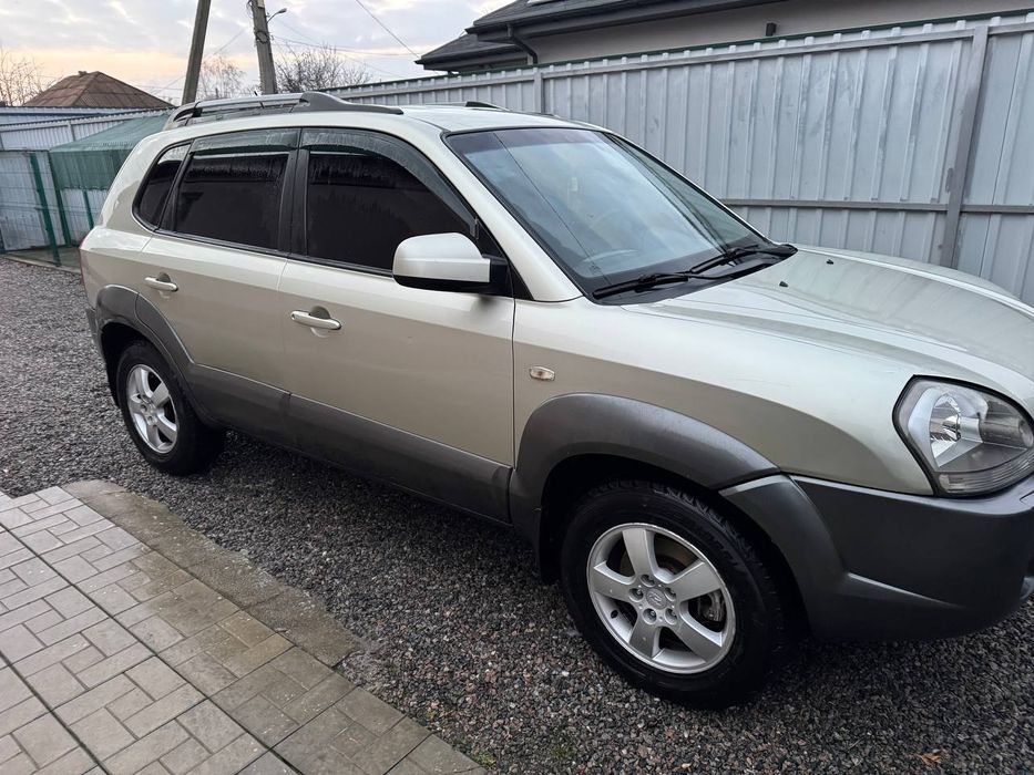 Продам Hundai Tucson, 2.0л 2008г