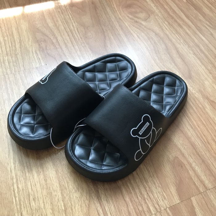 Нові шльопанці, 36 р