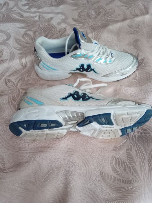 Кроссовки белые Манго и Kappa