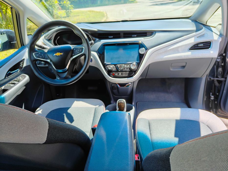 Chevrolet Bolt EV 2017 64 кВт