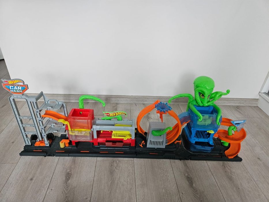 Atak osmiornicy hot wheels
