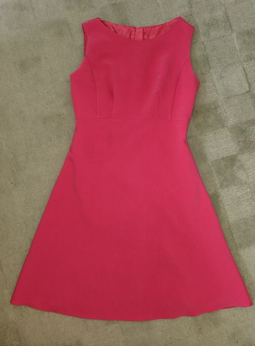 Sukienka w kolorze amarantu na podszewce w rozmiarze 10 F&F.